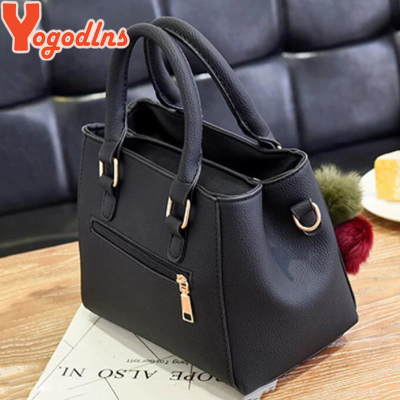 Bolsa Feminina Bordada com Pingente