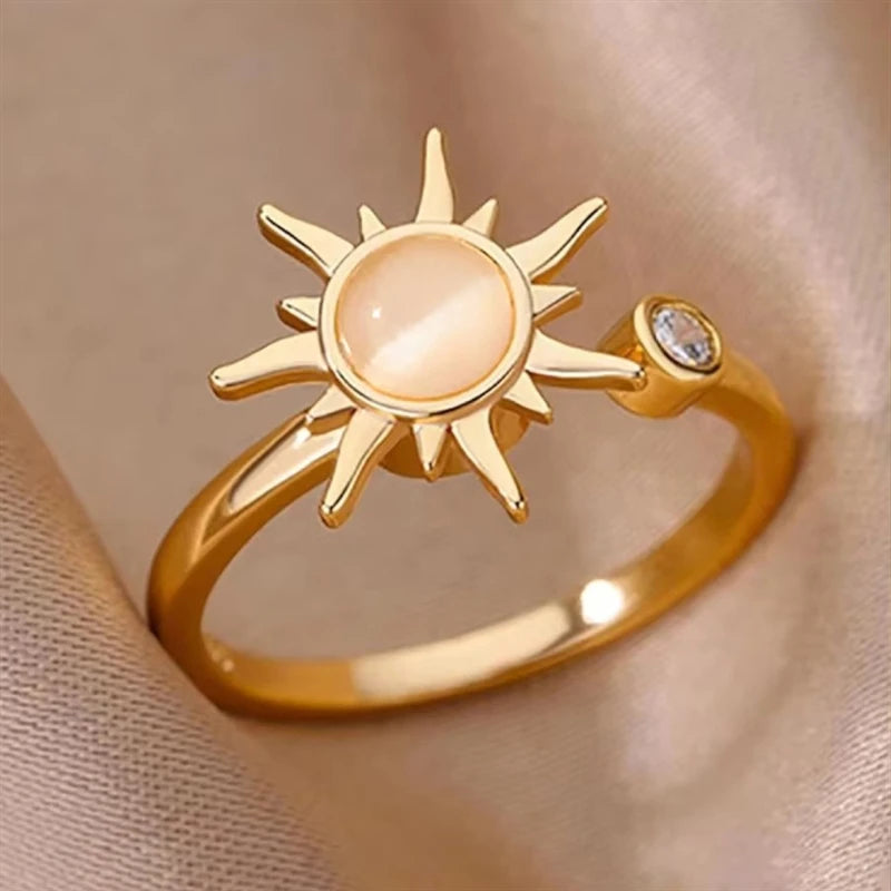 Anel Feminino Ajustável Sol com Pedra da Lua e Zircônia – Dourado ou Prateado