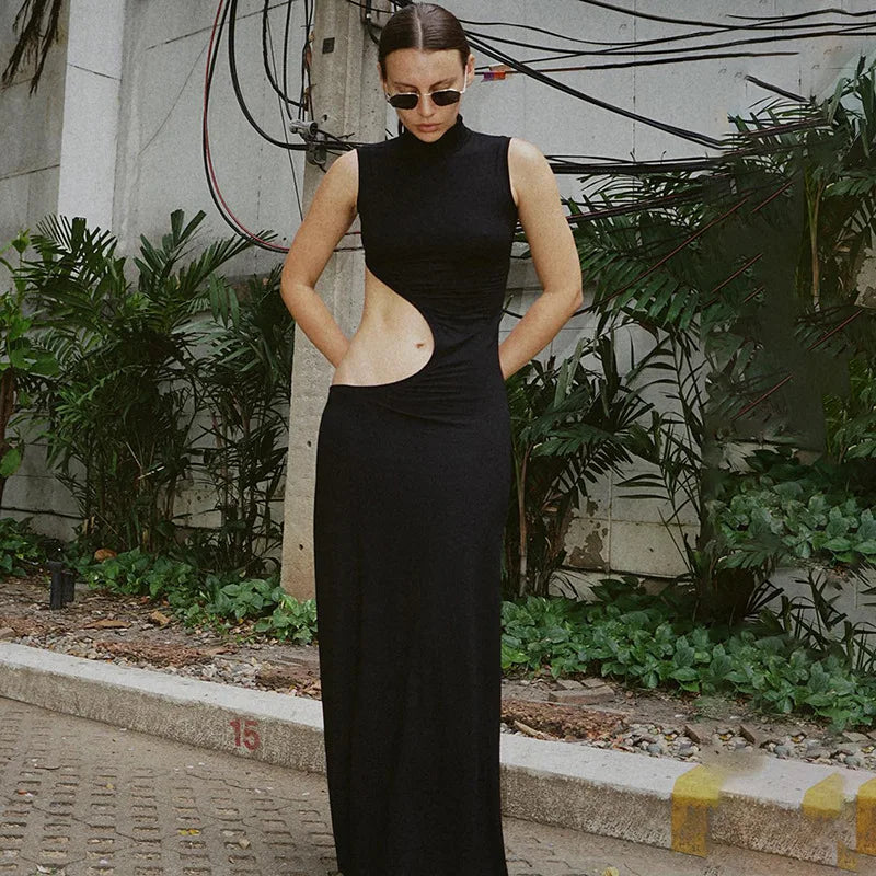 Vestido Longo Preto Sem Mangas com Recorte Vazado
