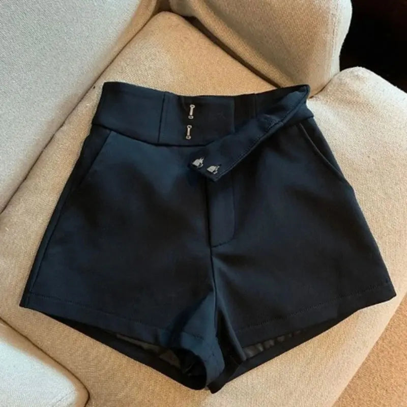 Short Feminino de Cintura Alta Corte em A Casual