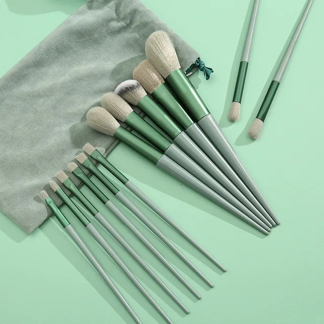 Conjunto de 13 Pincéis de Maquiagem (Sombra, Base, Blush) com Estojo – Macios e Versáteis