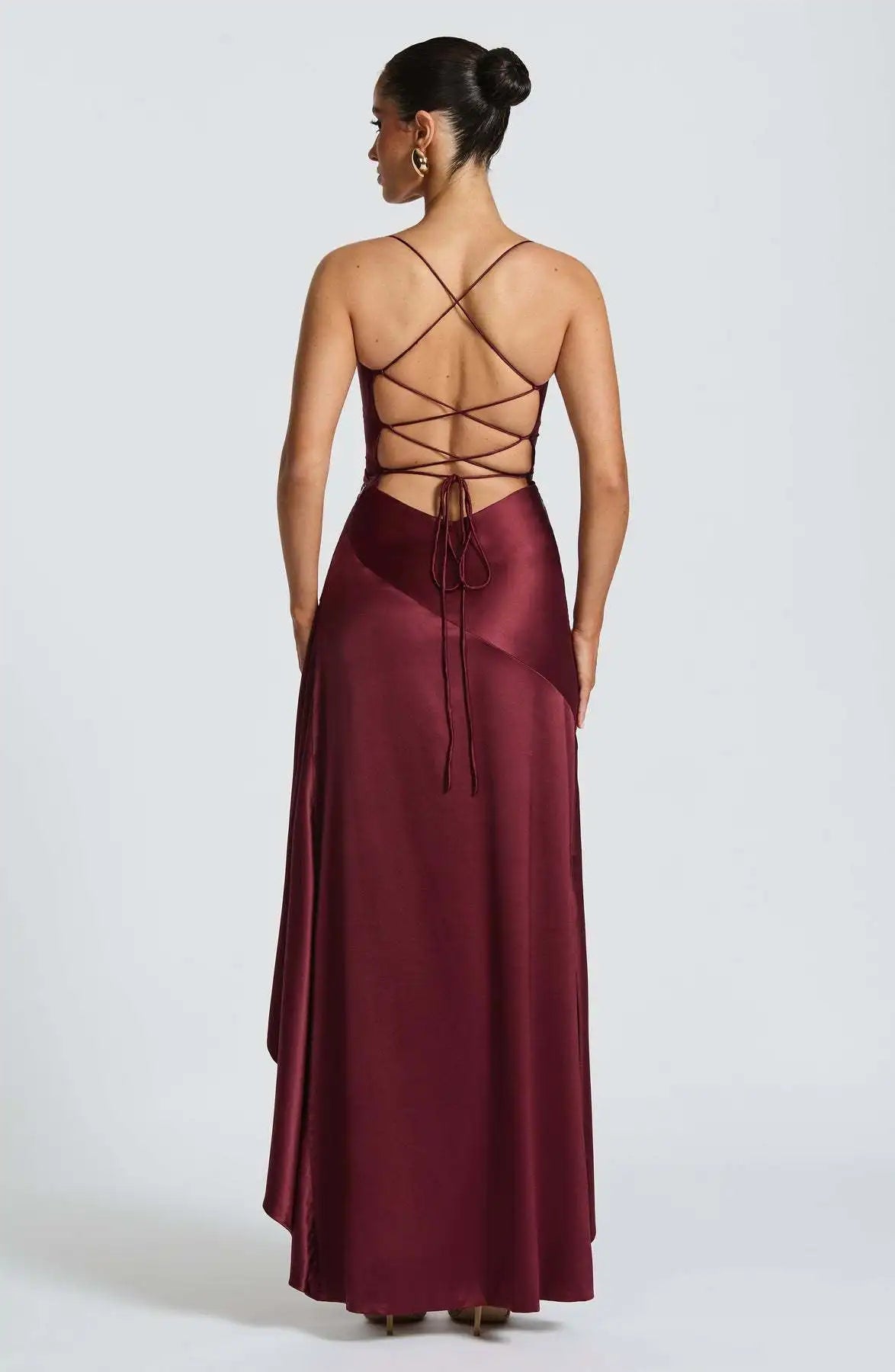 Vestido Longo de Cetim com Babados e Costas Abertas – Festa e Convidada de Casamento