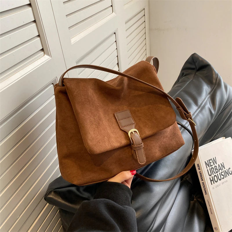 Bolsa de Ombro Vintage Marrom Camurçada