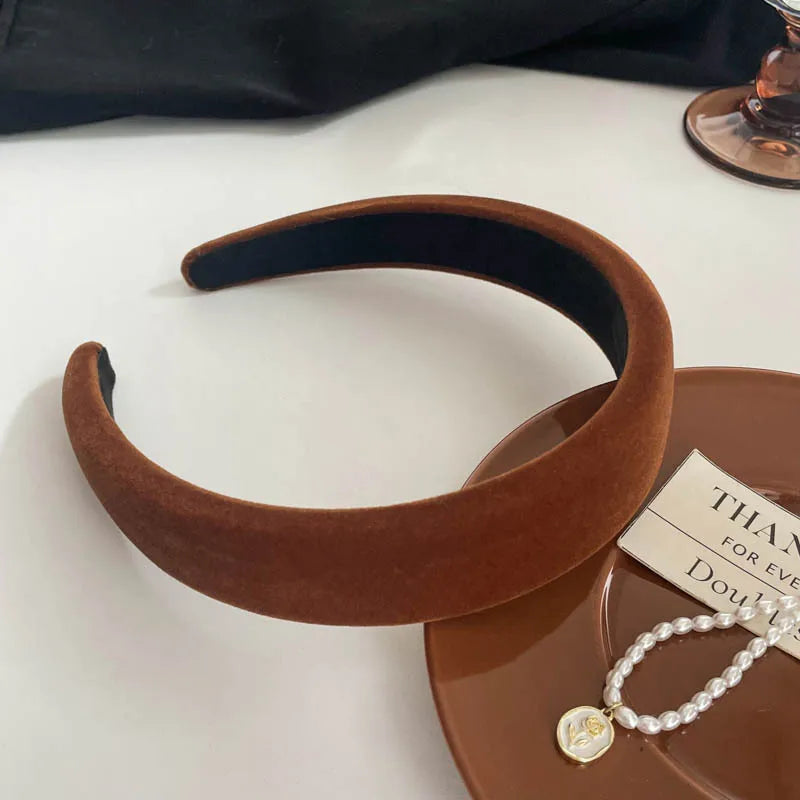 Tiara Feminina de Veludo Acolchoada com Detalhe Cruzado – Faixa de Cabelo Vintage