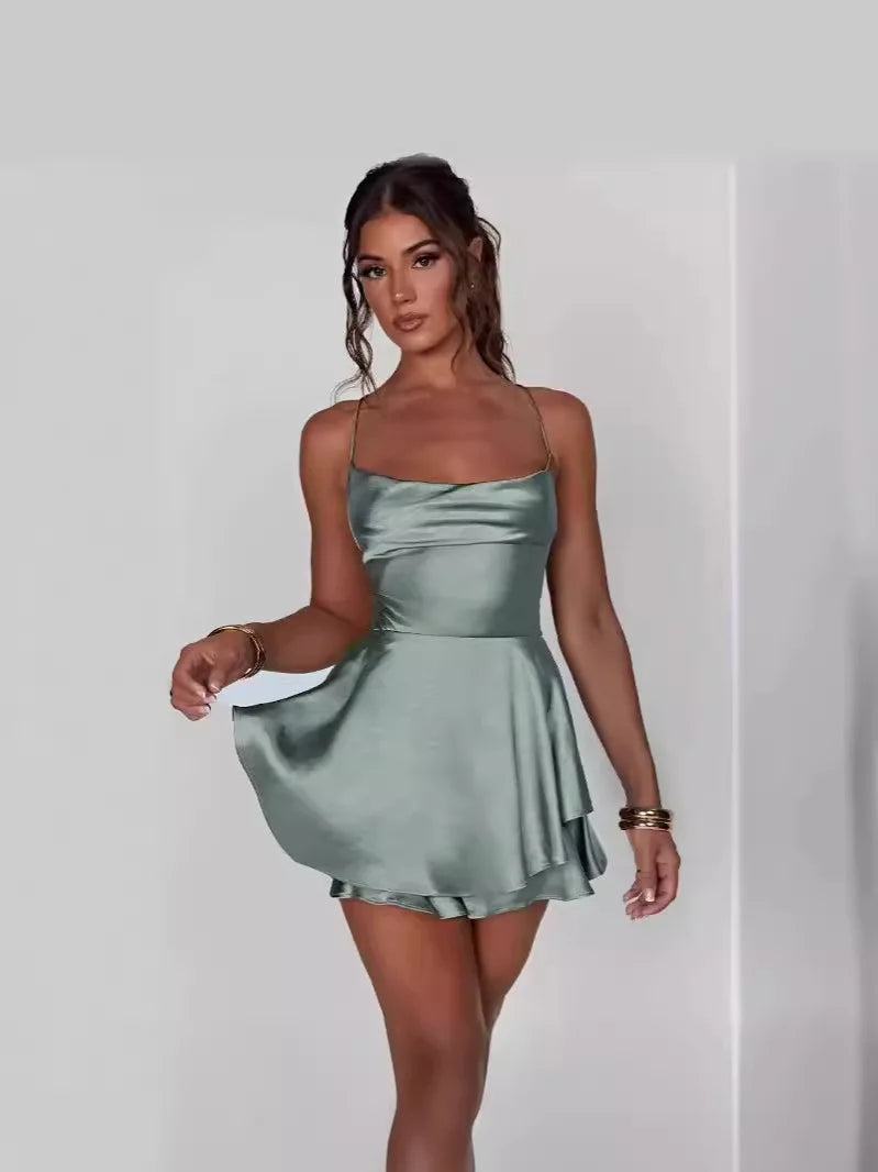 Vestido Curto Sexy Costas Abertas com Alças Finas