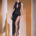 Vestido Longo de Renda Preto sem Mangas com Fenda Lateral – Justo e Elegante