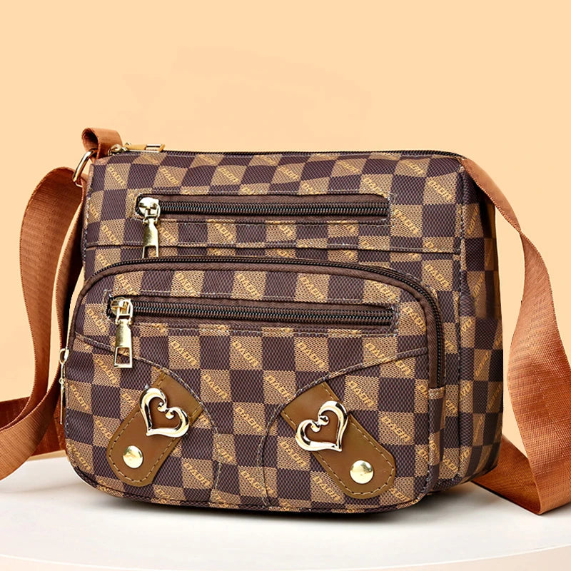 Bolsa Feminina Casual de Ombro em Material Sintético com Design Patchwork e Alça Ajustável