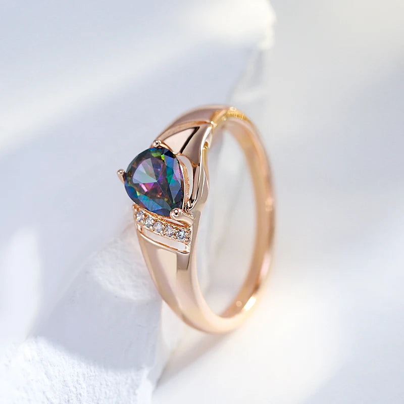 Anel Dourado Rosé com Zircônia Colorida
