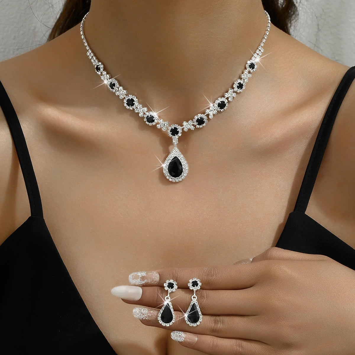 Conjunto de Colar e Brincos em Gota de Cristal – 3 Peças para Casamento e Festa