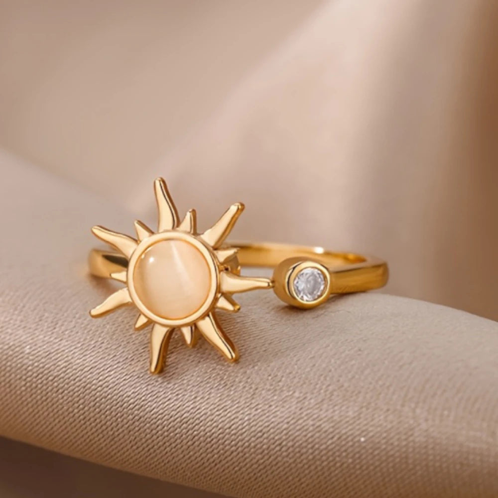 Anel Feminino Ajustável Sol com Pedra da Lua e Zircônia – Dourado ou Prateado