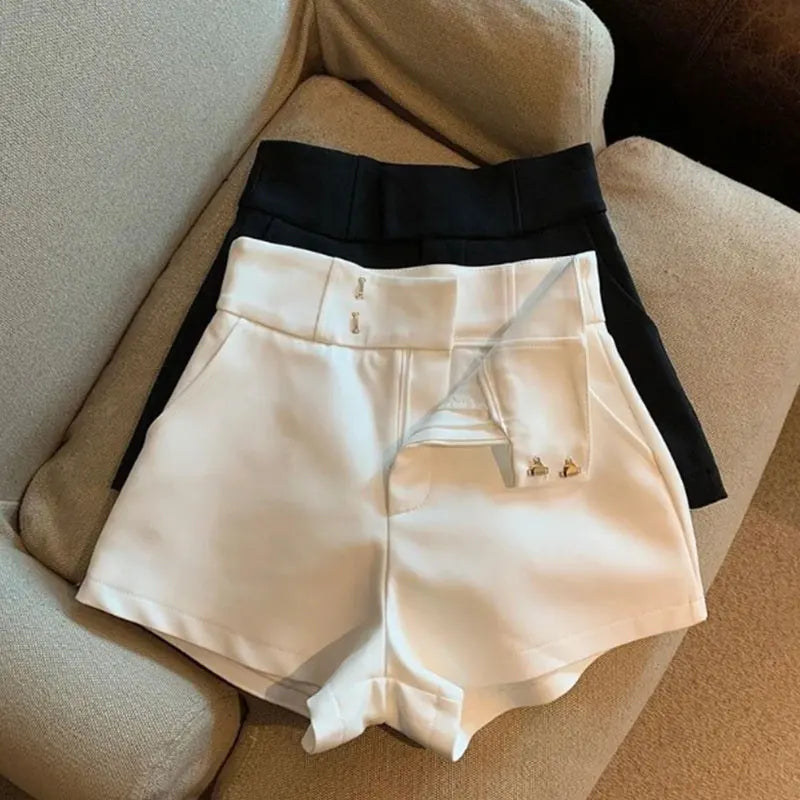 Short Feminino de Cintura Alta Corte em A Casual
