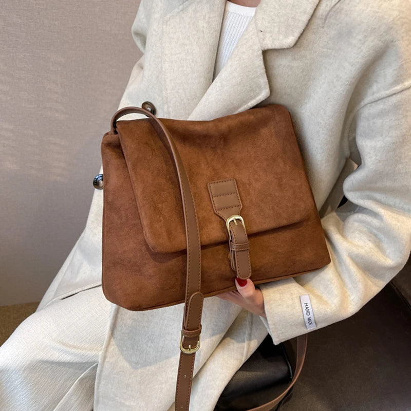 Bolsa de Ombro Vintage Marrom Camurçada