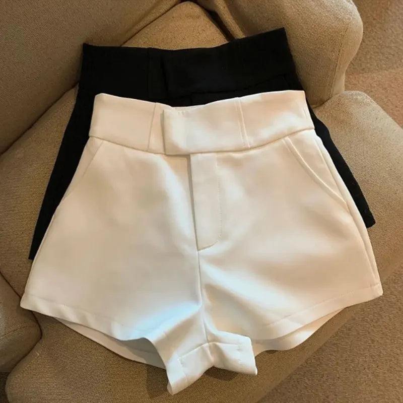 Short Feminino de Cintura Alta Corte em A Casual