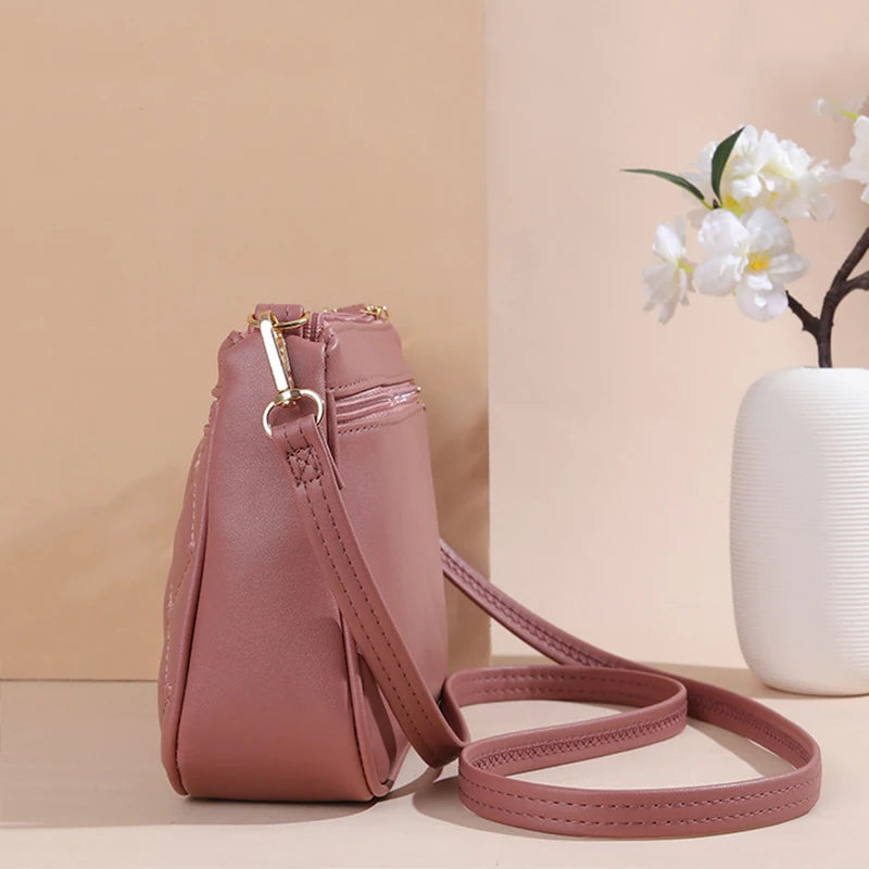 Bolsa Transversal Bordada com Zíper