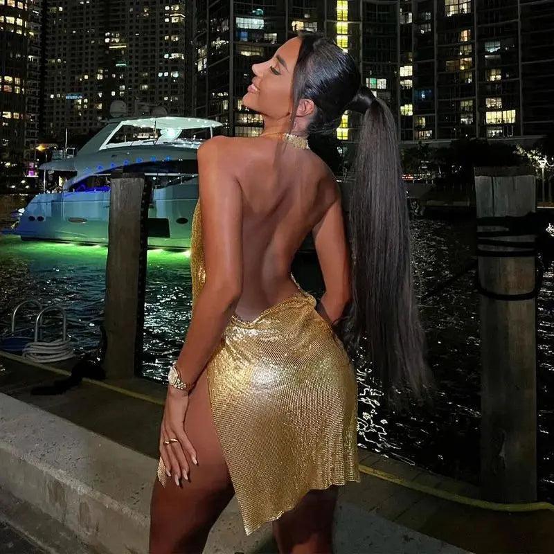Vestido Curto Feminino Dourado com Paetês e Costas Abertas