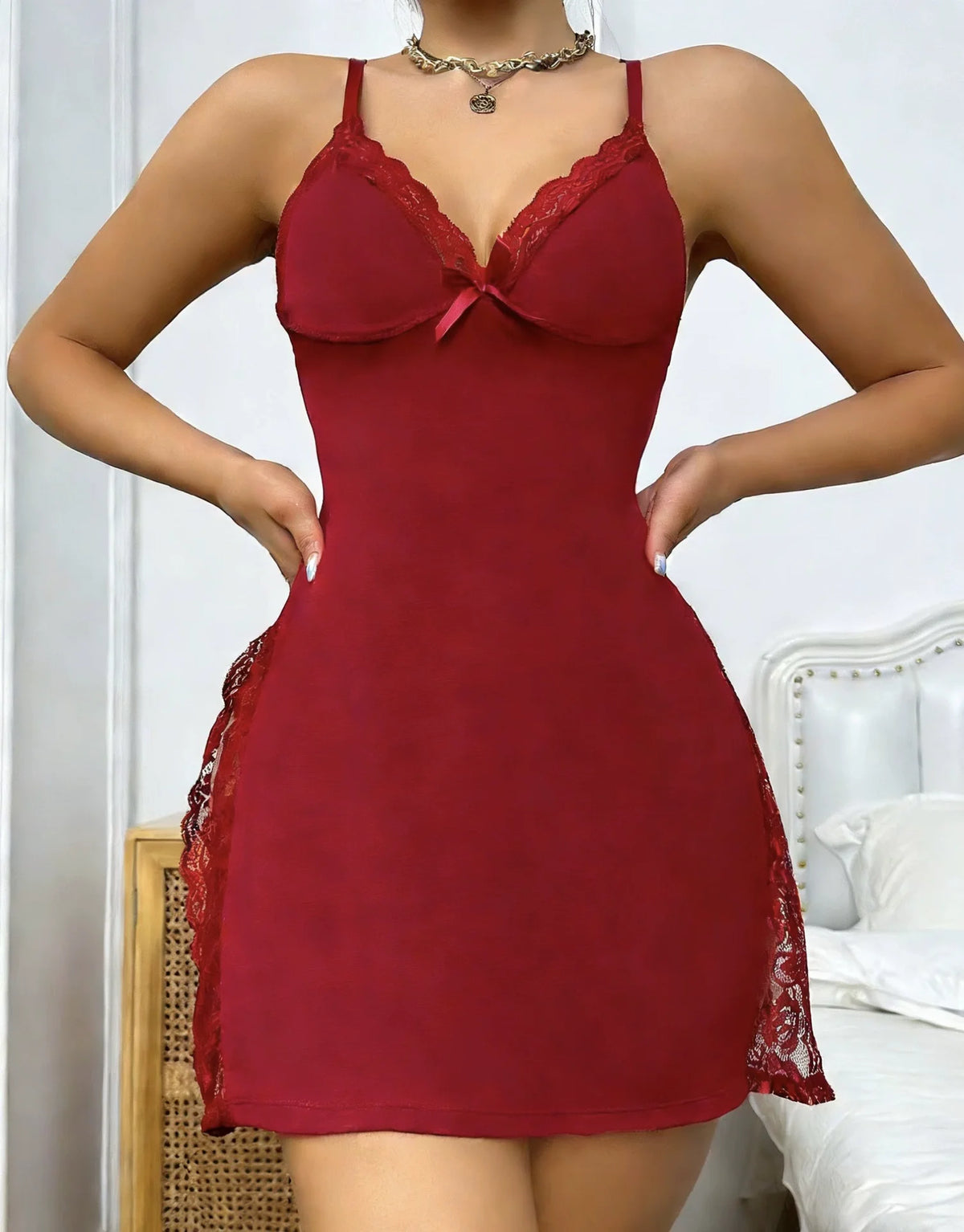 Camisola Chemise de Alcinha com Renda, Decote V e Fenda