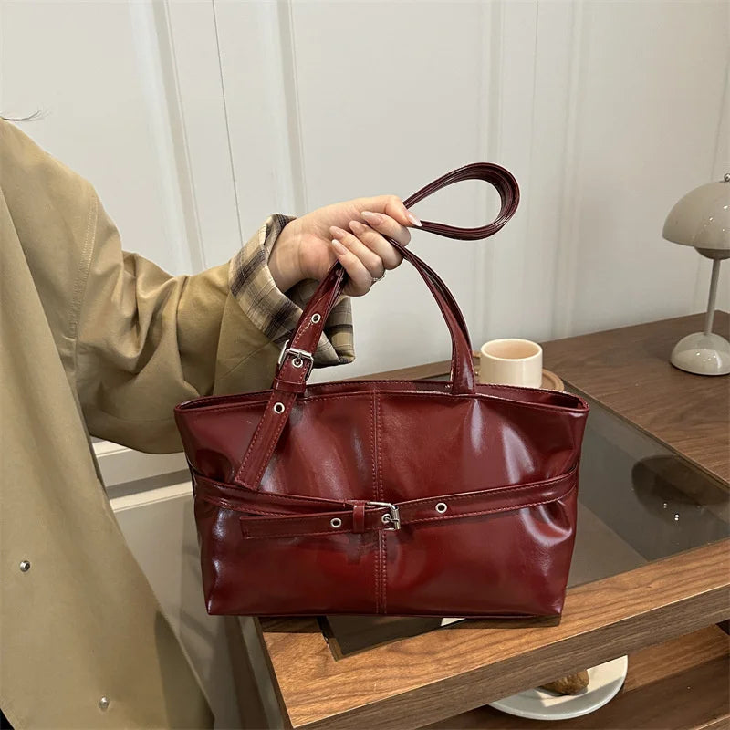Bolsa Feminina com Rebites e Fivela – Vinho, Café ou Preta