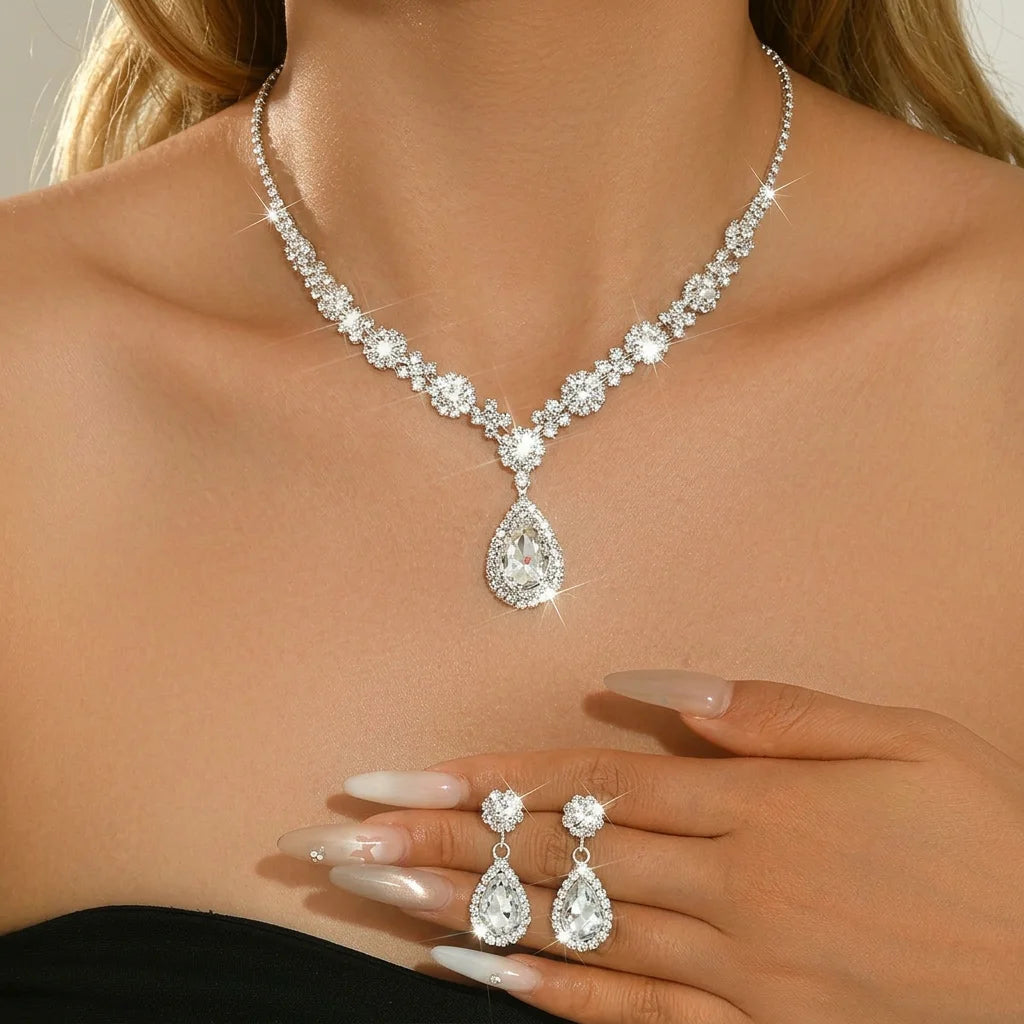 Conjunto Colar e Brincos Gota Elegante
