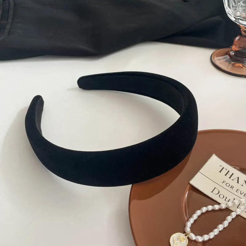 Tiara Feminina de Veludo Acolchoada com Detalhe Cruzado – Faixa de Cabelo Vintage