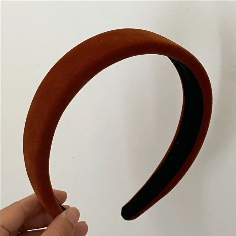 Tiara Feminina de Veludo Acolchoada com Detalhe Cruzado – Faixa de Cabelo Vintage