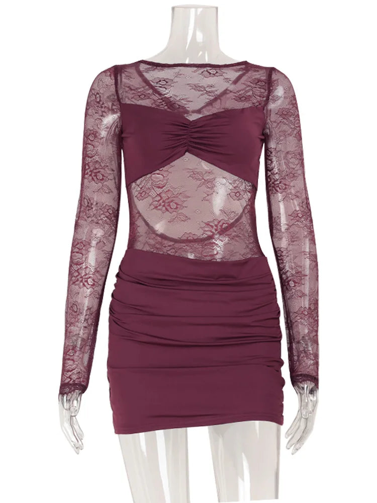 Vestido Curto de Renda Marrom com Transparência e Costas Abertas – Manga Longa Justo