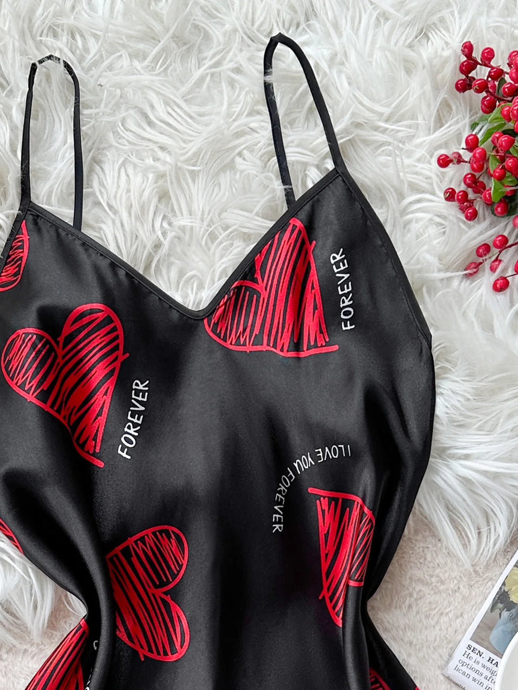 Camisola de Cetim Estampa Lábios Vermelhos Decote V Costas Nuas