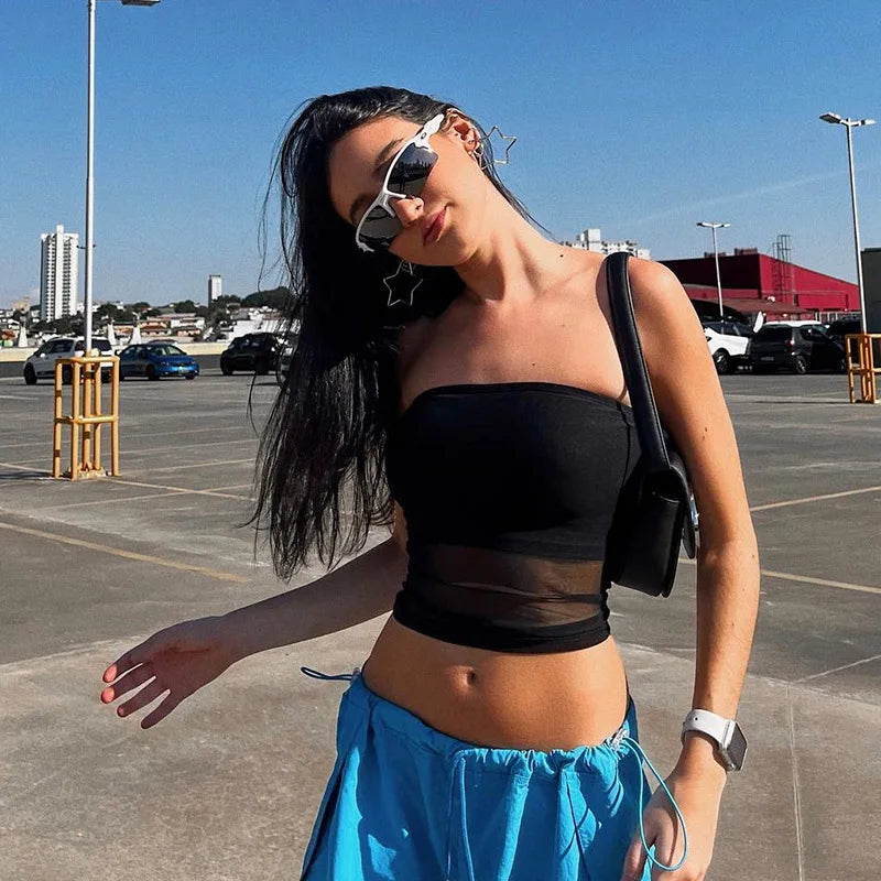 Cropped Tomara que Caia de Tela Preto Justo Ombros à Mostra