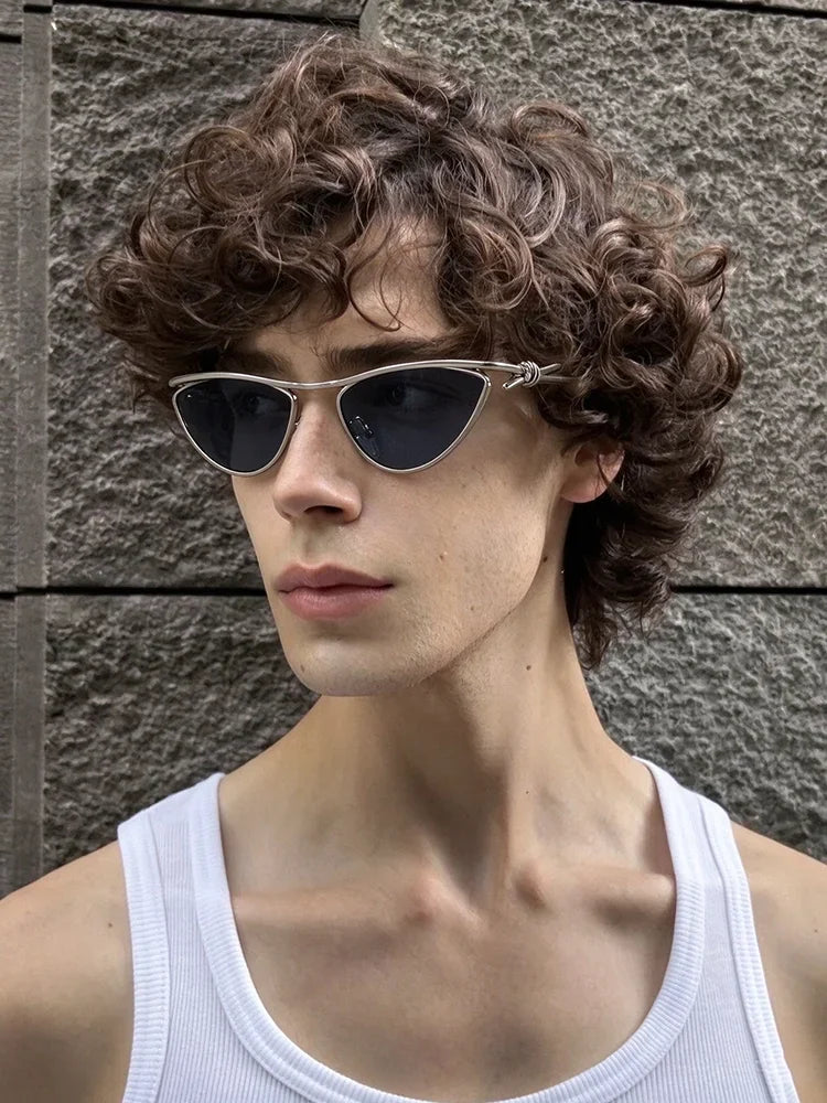 Óculos de Sol Gatinho Triangular Y2K Feminino, Design Punk com Armação Metálica