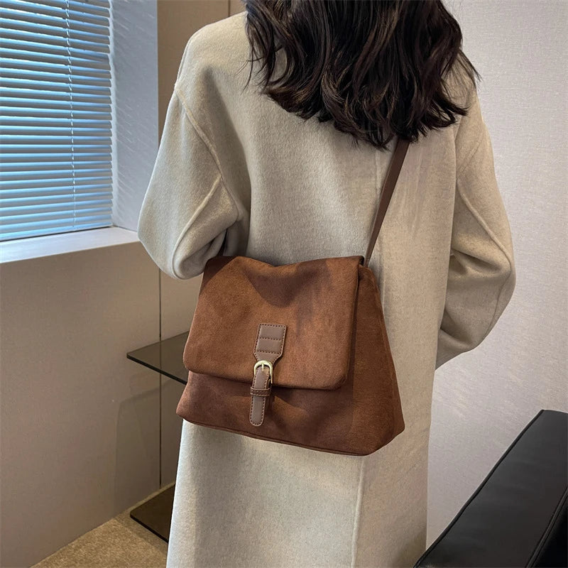 Bolsa de Ombro Vintage Marrom Camurçada