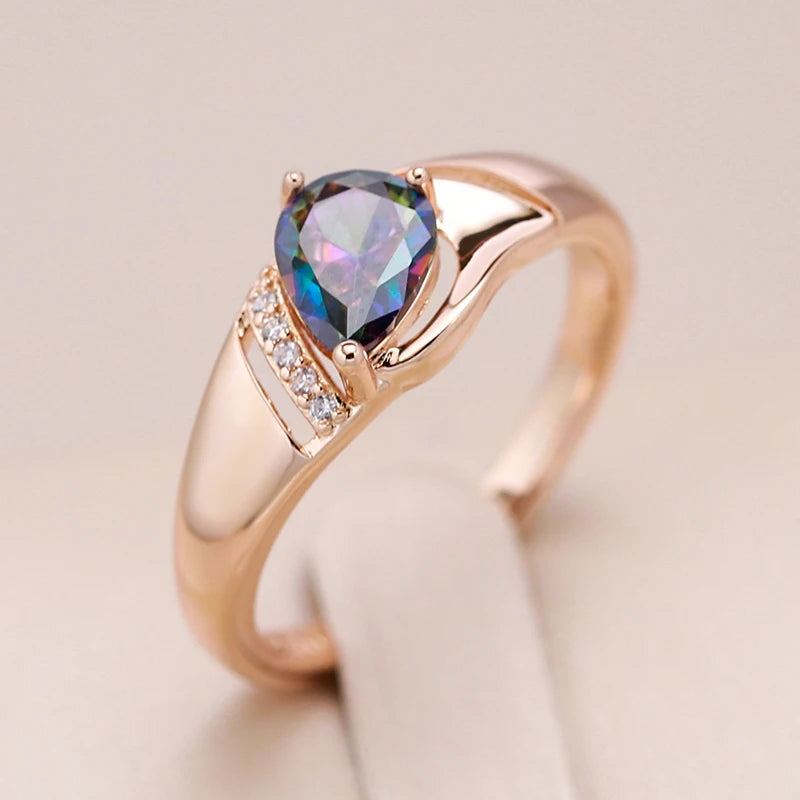 Anel Dourado Rosé com Zircônia Colorida