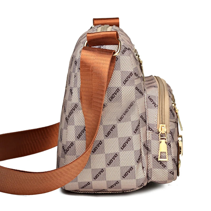 Bolsa Feminina Casual de Ombro em Material Sintético com Design Patchwork e Alça Ajustável