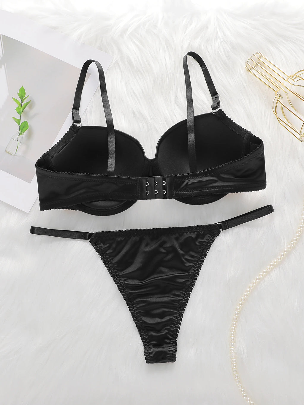 Conjunto de Lingerie Preto com Bojo e Cintura Ajustável – Sutiã e Calcinha