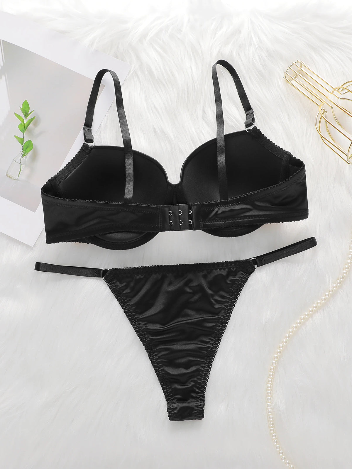 Conjunto de Lingerie Preto com Bojo e Cintura Ajustável – Sutiã e Calcinha