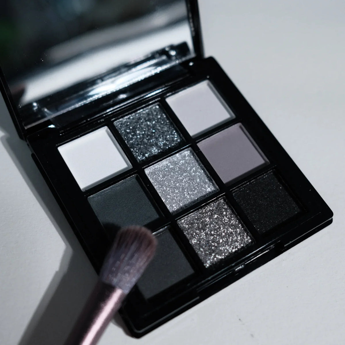 Paleta de Sombras 9 Cores Matte e Cintilante – Alta Pigmentação