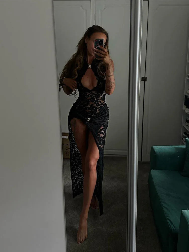 Vestido Longo de Renda Preto sem Mangas com Fenda Lateral – Justo e Elegante