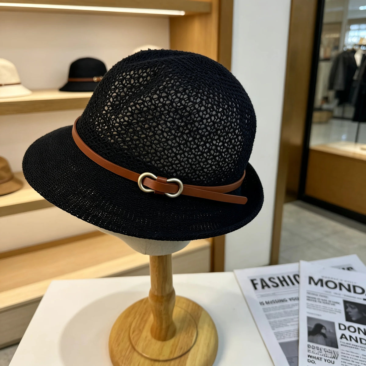 Chapéu Bucket de Palha Feminino com Detalhe de Cinto