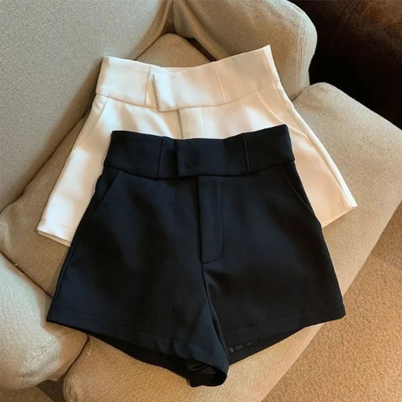 Short Feminino de Cintura Alta Corte em A Casual