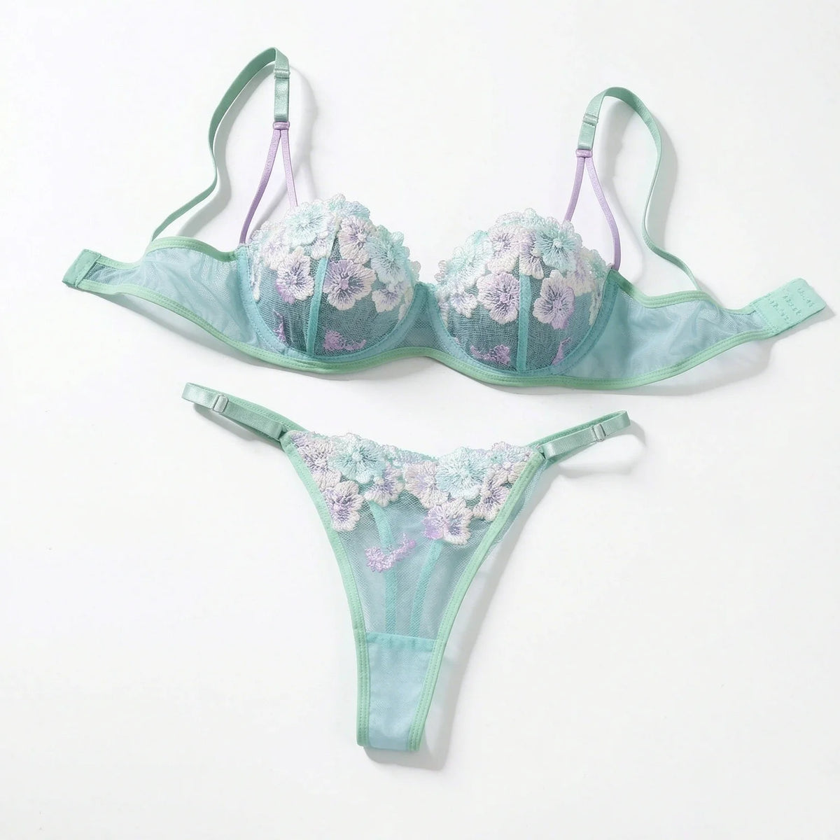 Conjunto de Lingerie Verde em Tule com Bordado Floral – Sutiã com Aro e Fio-Dental